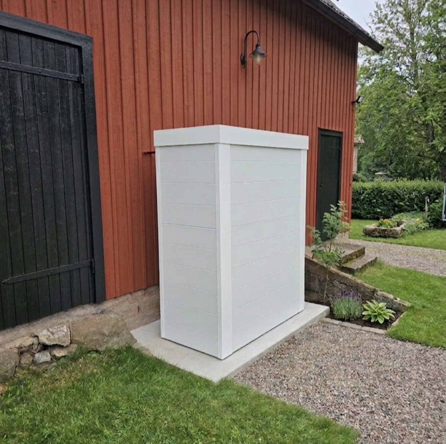 PWRTech energilager med 78 kWh batterilagring i skyddande utomhuskabinett